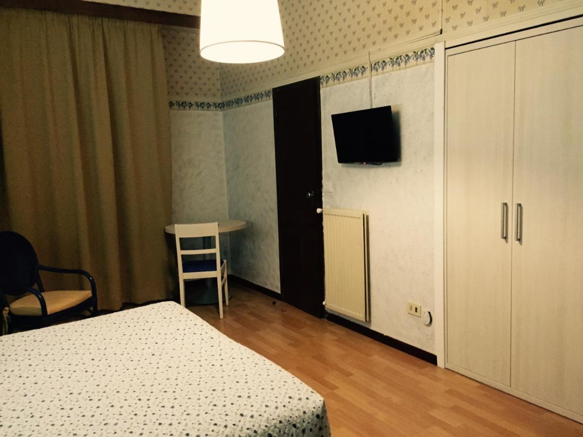 Hotel Biondi Montecatini Terme Cameră foto
