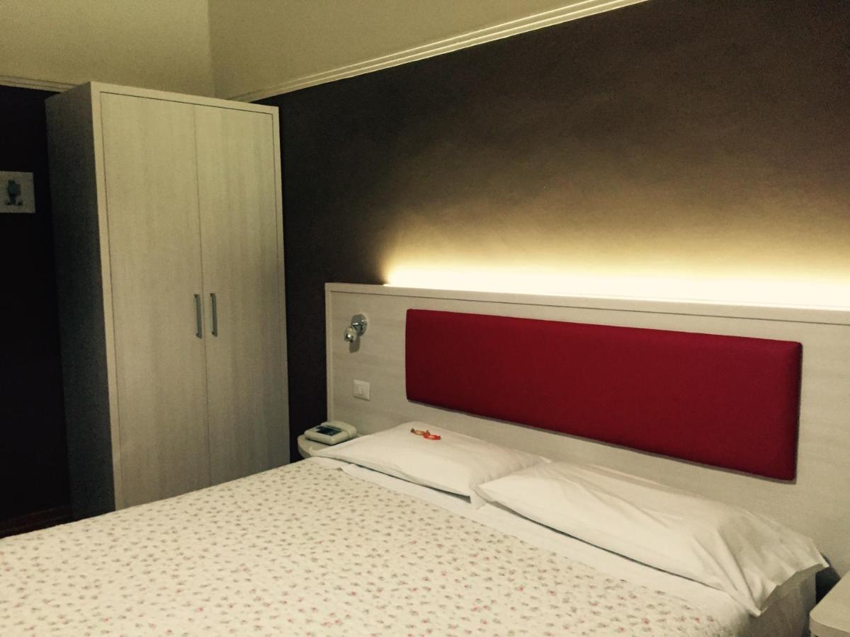 Hotel Biondi Montecatini Terme Cameră foto