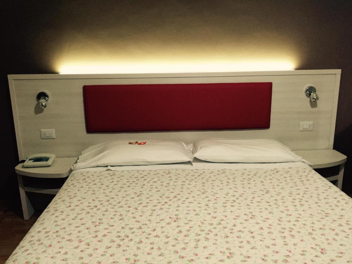Hotel Biondi Montecatini Terme Cameră foto